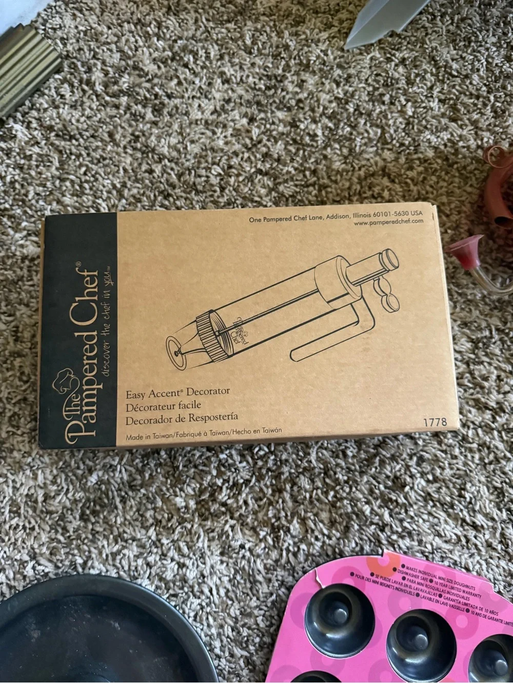 Pampered Chef easy accent cookie decorator